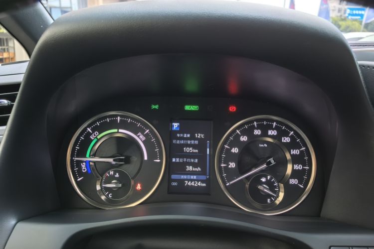 Used Lexus LM 2020 300h Seven-Seat Elegant Edition Odometer Close Up