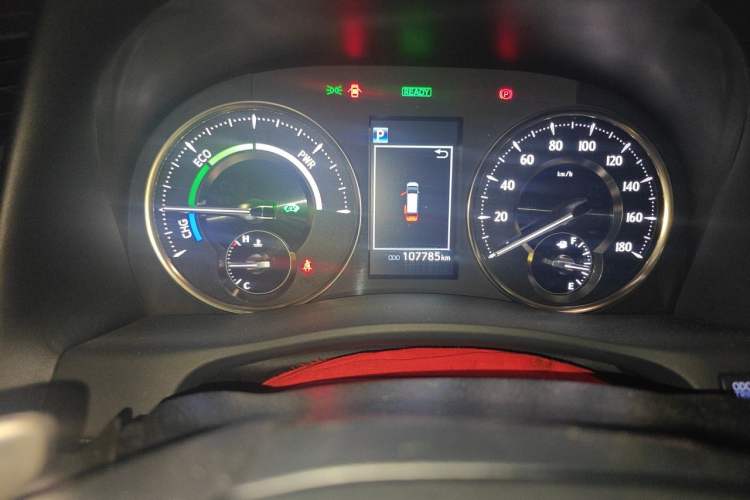 Used Lexus LM 2020 300h Seven-Seat Elegant Edition Odometer Close Up
