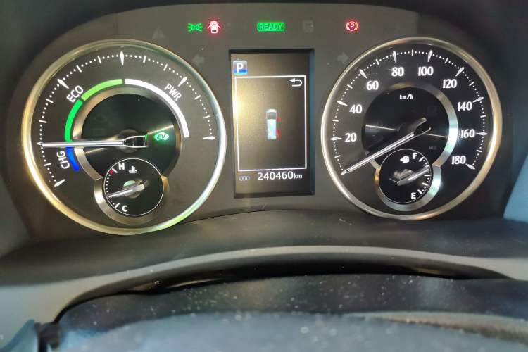 Used Lexus LM 2020 300h Seven-Seat Elegant Edition Odometer Close Up