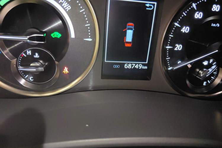 Used Lexus LM 2020 300h Four-Seat Grand Edition Odometer Close Up