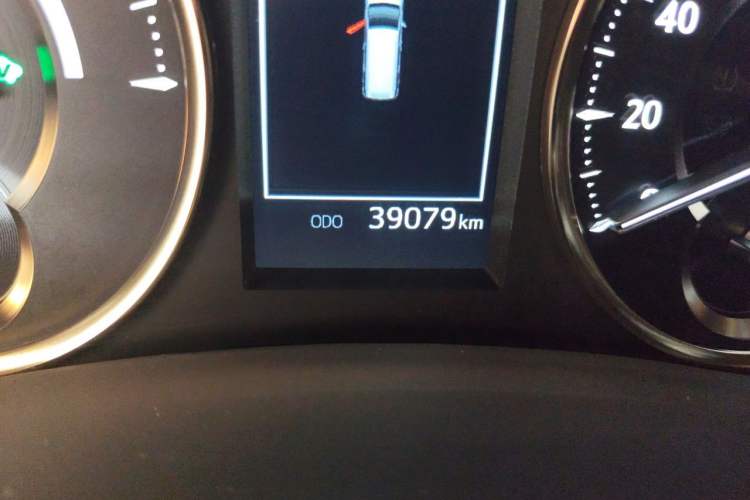 Used Lexus LM 2020 300h Four-Seat Grand Edition Odometer Close Up
