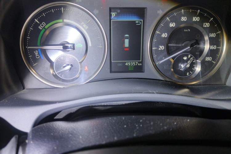 Used Lexus LM 2020 300h Four-Seat Grand Edition Odometer Close Up