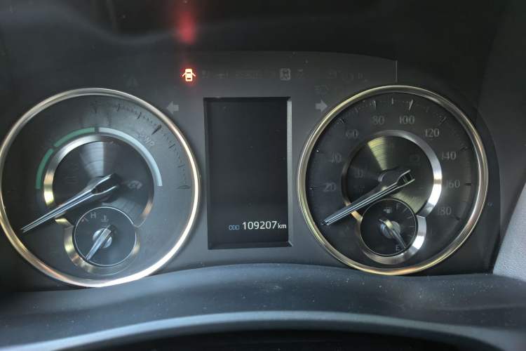 Used Lexus LM 2020 300h Seven-Seat Elegant Edition Odometer Close Up
