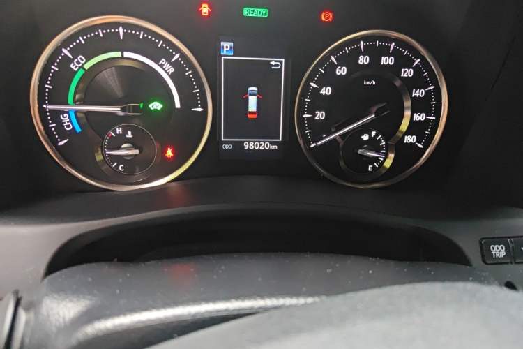 Used Lexus LM 2020 300h Four-Seat Grand Edition Odometer Close Up