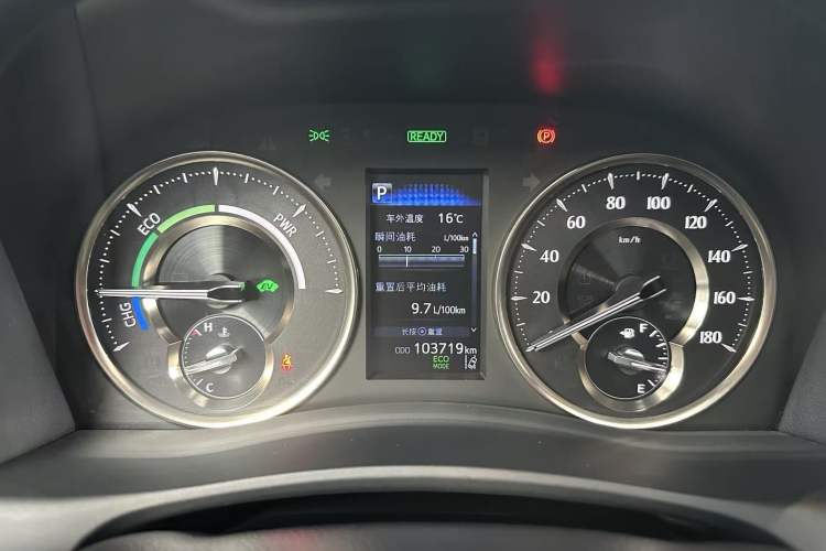 Used Lexus LM 2020 300h Four-Seat Grand Edition Odometer Close Up