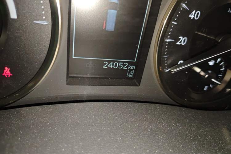 Used Lexus LM 2020 300h Seven-Seat Elegant Edition Odometer Close Up