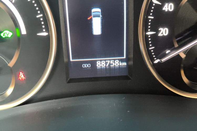 Used Lexus LM 2020 300h Seven-Seat Elegant Edition Odometer Close Up