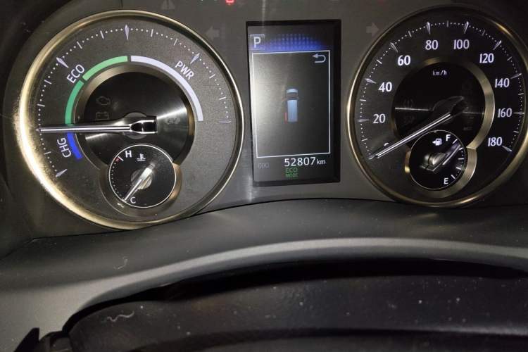 Used Lexus LM 2020 300h Seven-Seat Elegant Edition Odometer Close Up