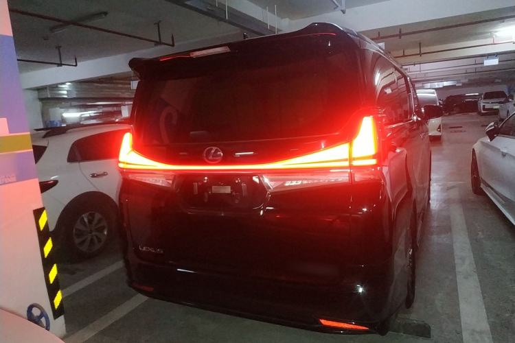 Used Lexus LM 2020 300h Four-Seat Grand Edition Rear