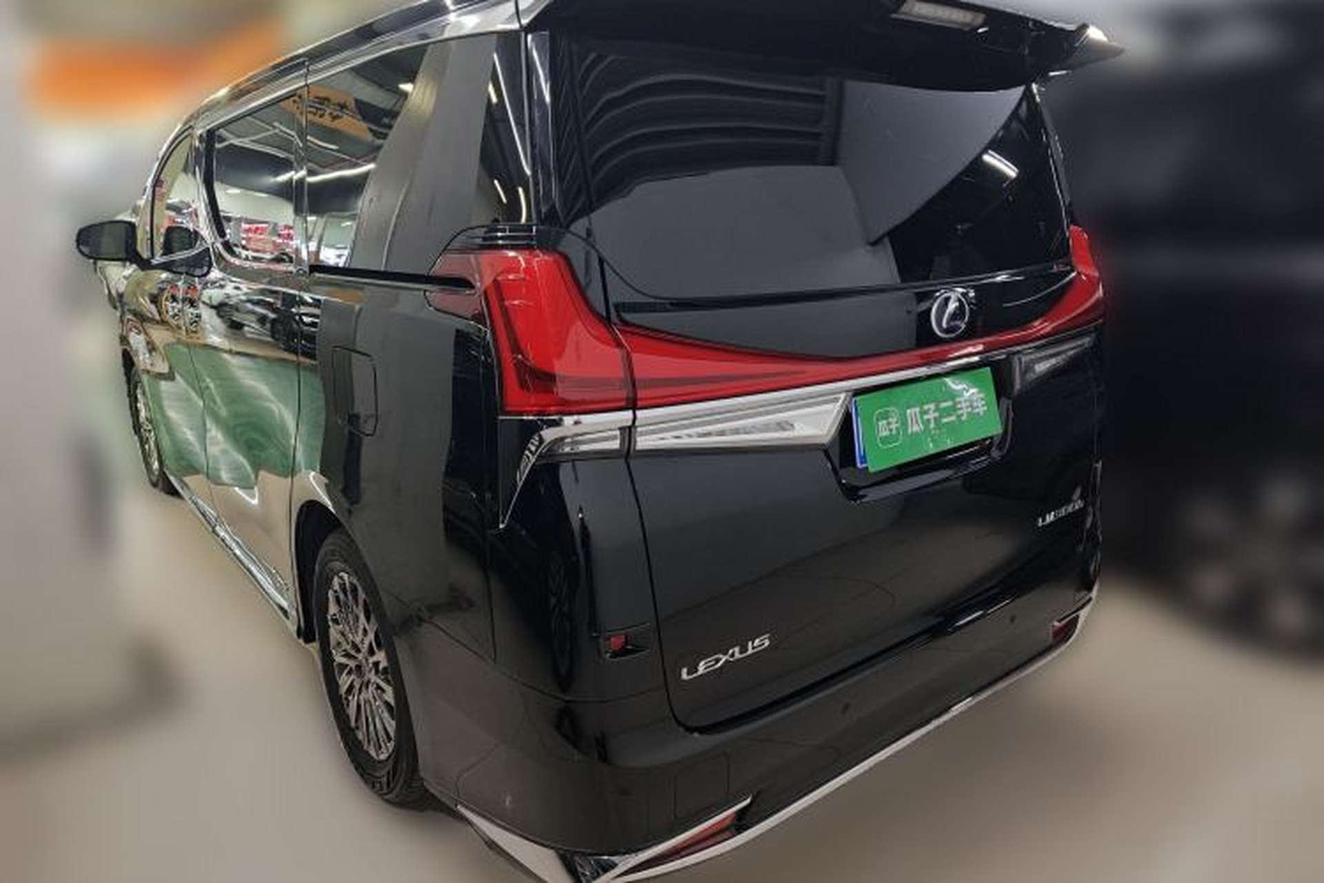Used Lexus LM 2020 300h Seven-Seat Elegant Edition Rear Left 45 Deg