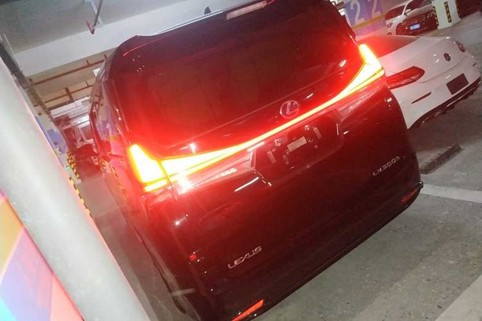 Used Lexus LM 2020 300h Four-Seat Grand Edition Rear Left 45 Deg