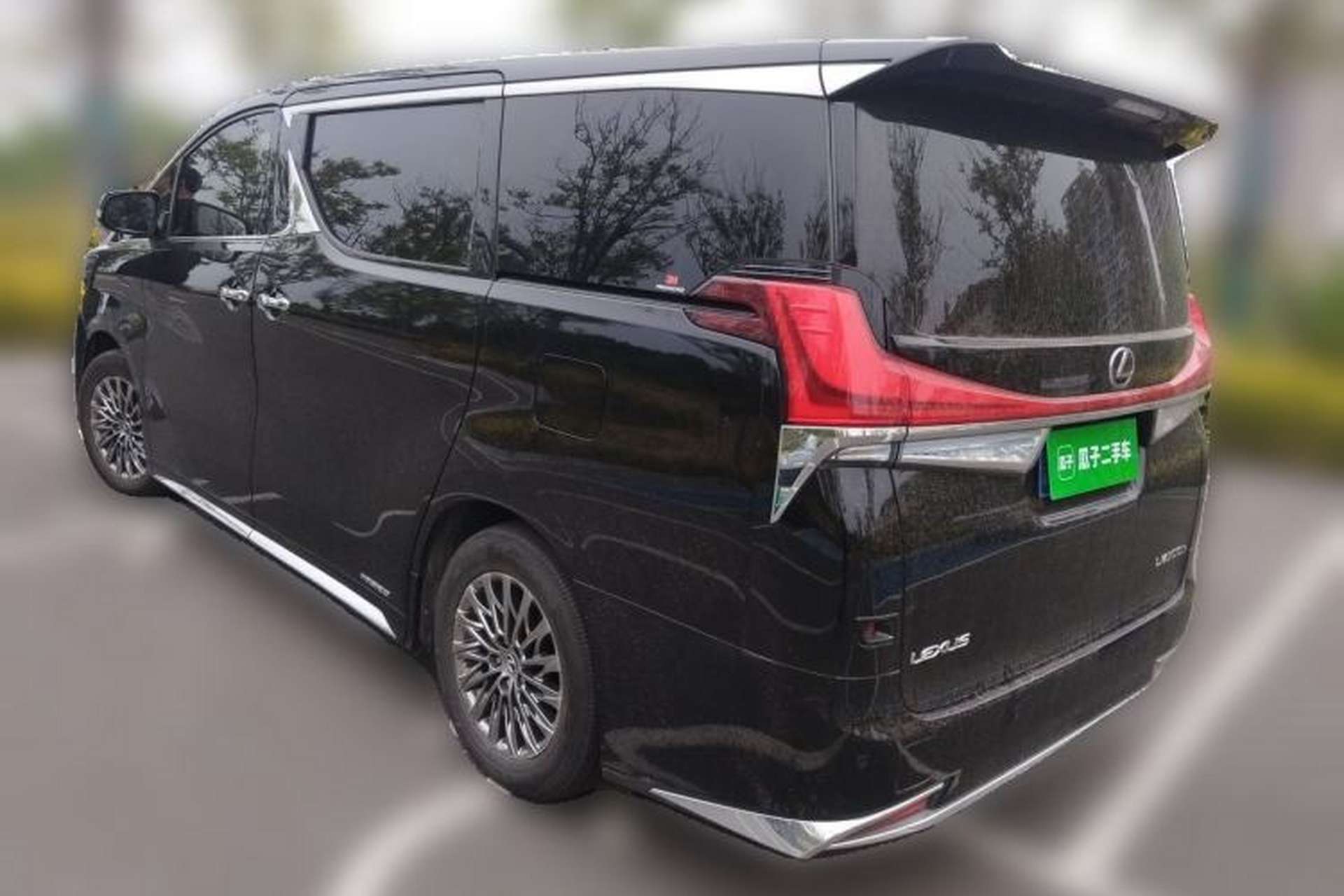 Used Lexus LM 2020 300h Seven-Seat Elegant Edition Rear Left 45 Deg