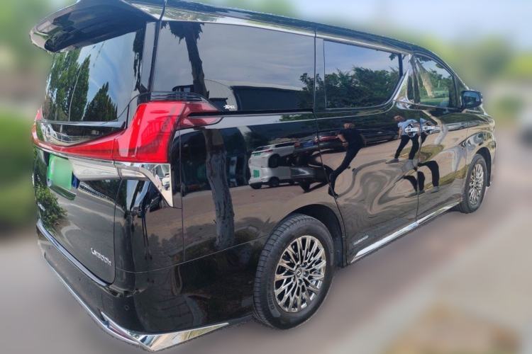 Used Lexus LM 2020 300h Seven-Seat Elegant Edition Rear Right 45 Deg