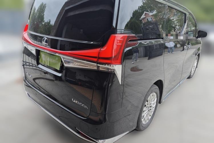 Used Lexus LM 2020 300h Seven-Seat Elegant Edition Rear Right 45 Deg