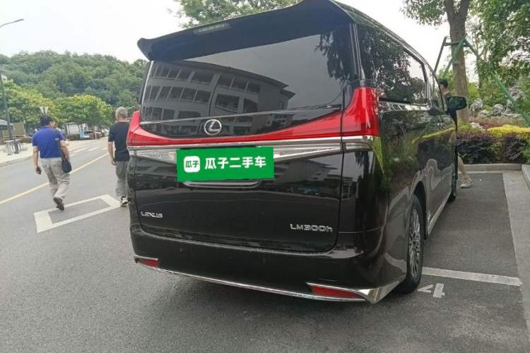 Used Lexus LM 2020 300h Four-Seat Grand Edition Rear Right 45 Deg