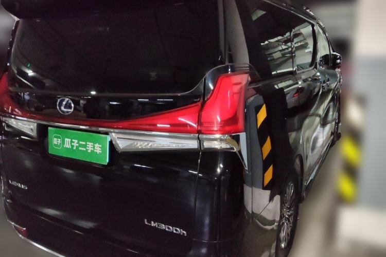 Used Lexus LM 2020 300h Seven-Seat Elegant Edition Rear Right 45 Deg