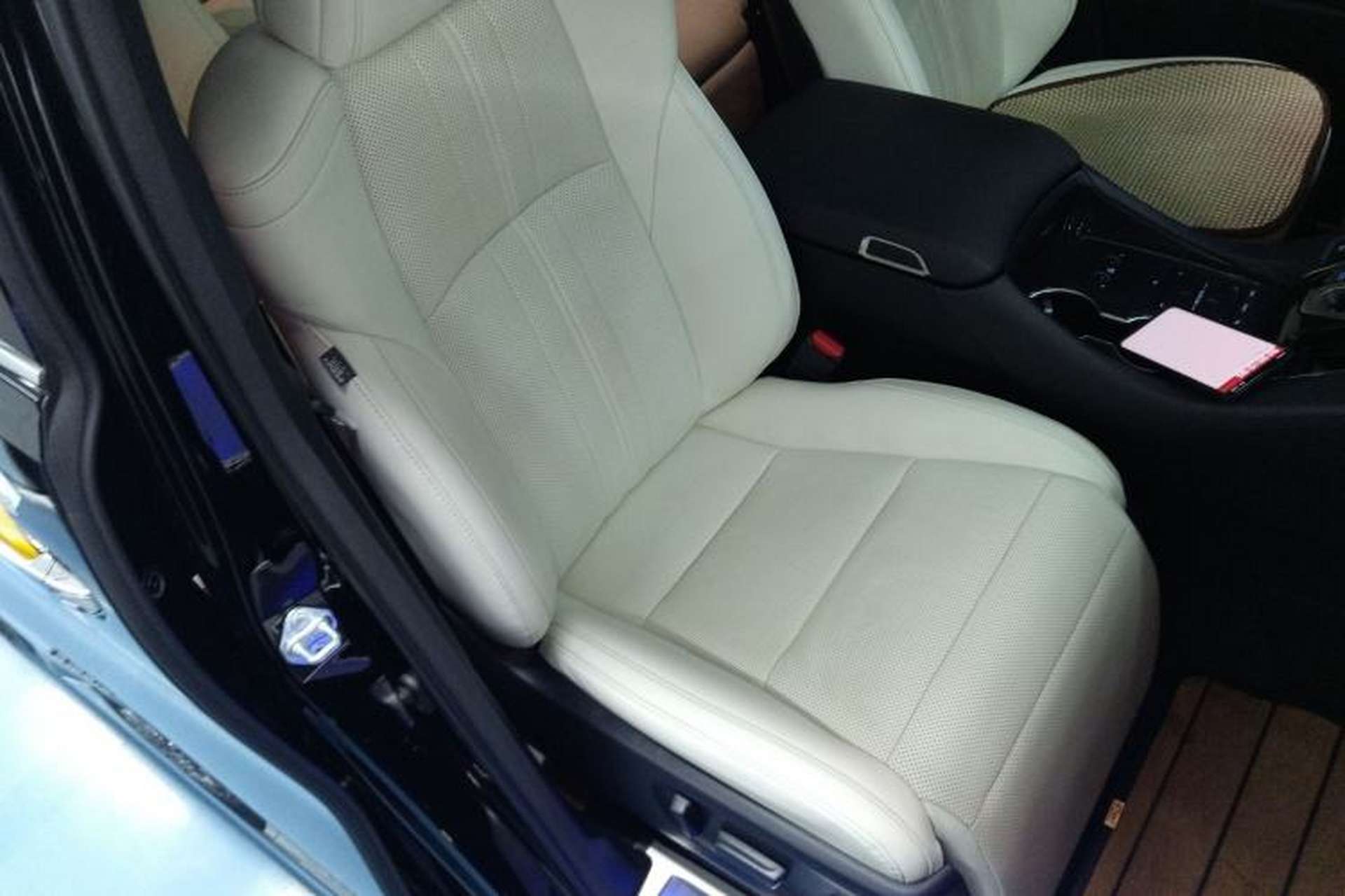 Used Lexus LM 2020 300h Seven-Seat Elegant Edition Right Front Seat