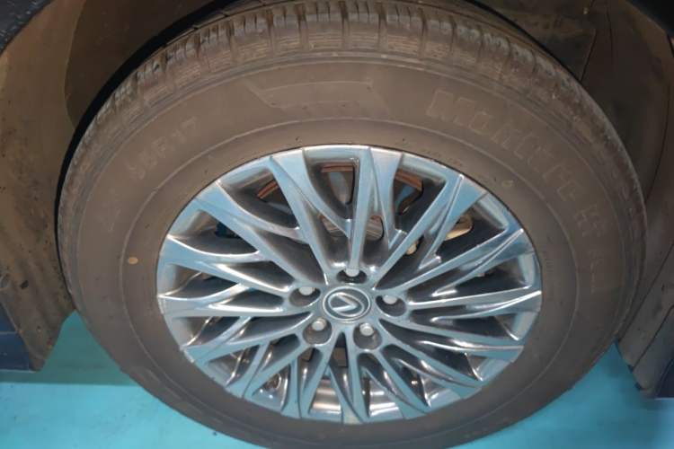 Used Lexus LM 2020 300h Seven-Seat Elegant Edition Right Front Wheel Hub