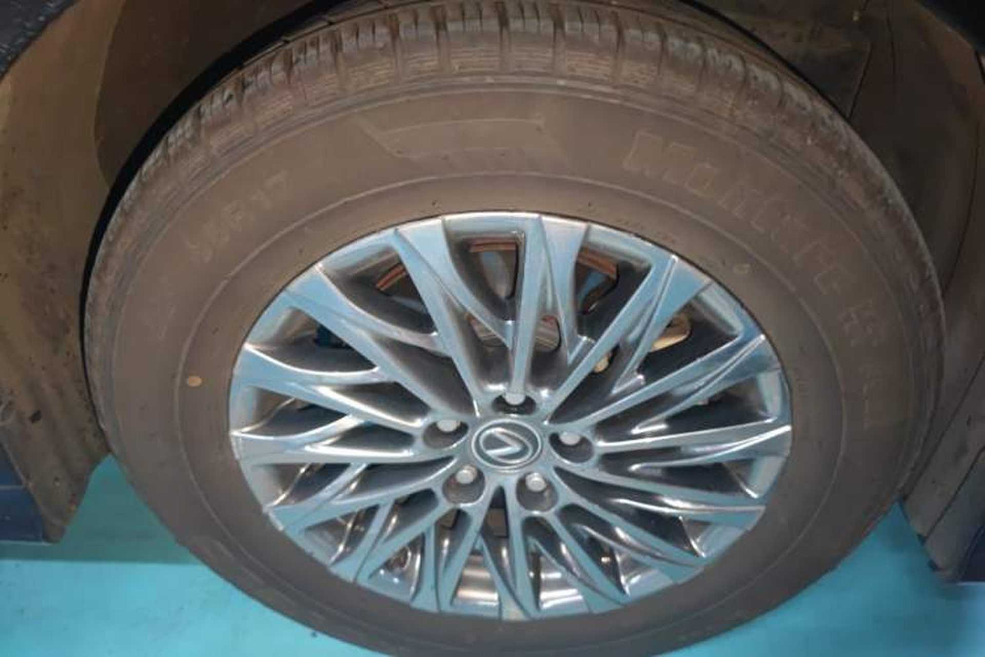 Used Lexus LM 2020 300h Seven-Seat Elegant Edition Right Front Wheel Hub