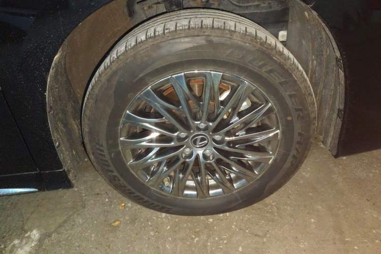 Used Lexus LM 2020 300h Four-Seat Grand Edition Right Front Wheel Hub