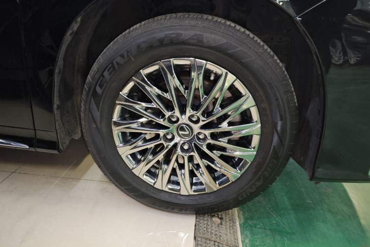 Used Lexus LM 2020 300h Seven-Seat Elegant Edition Right Front Wheel Hub