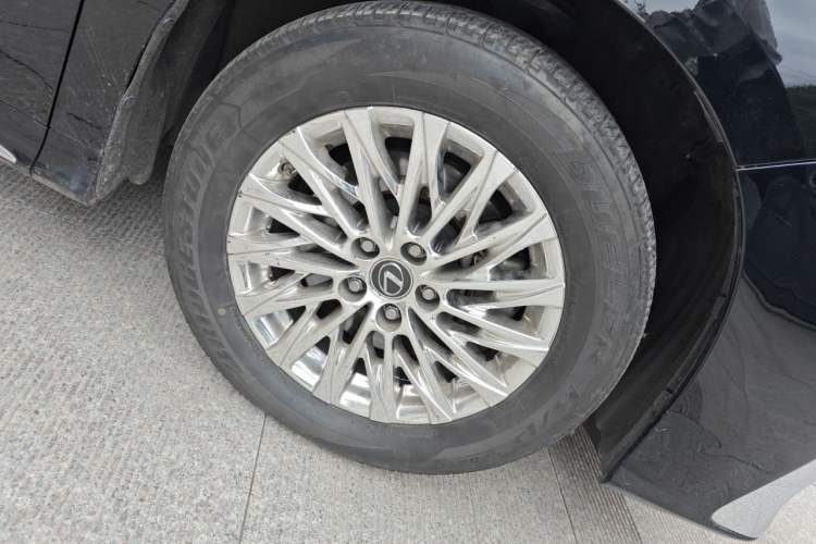 Used Lexus LM 2020 300h Seven-Seat Elegant Edition Right Front Wheel Hub