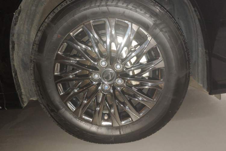 Used Lexus LM 2020 300h Seven-Seat Elegant Edition Right Front Wheel Hub