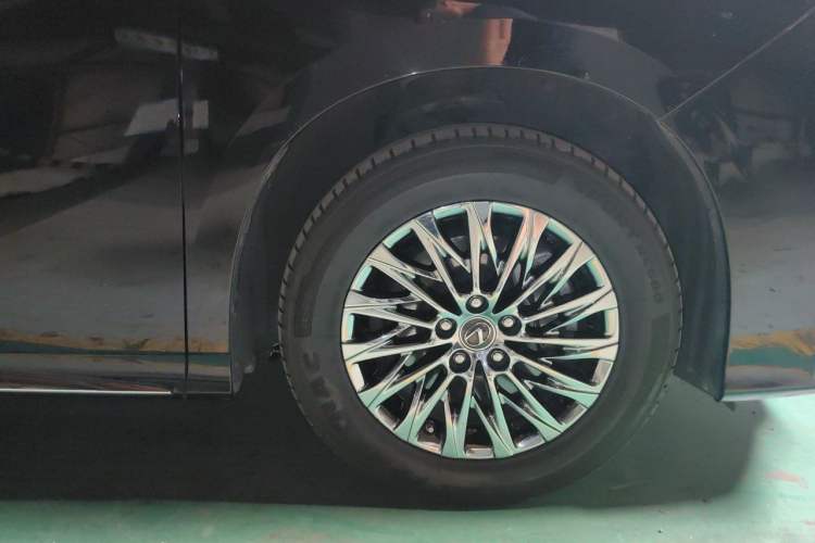 Used Lexus LM 2020 300h Four-Seat Grand Edition Right Front Wheel Hub