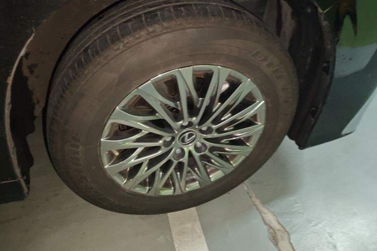 Used Lexus LM 2020 300h Seven-Seat Elegant Edition Right Front Wheel Hub