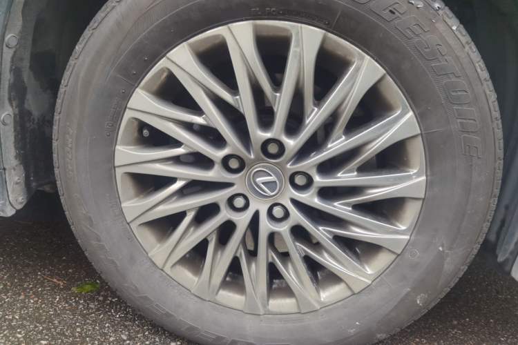 Used Lexus LM 2020 300h Seven-Seat Elegant Edition Right Front Wheel Hub