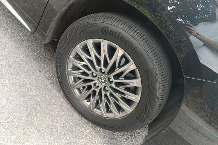 Used Lexus LM 2020 300h Four-Seat Grand Edition Right Front Wheel Hub