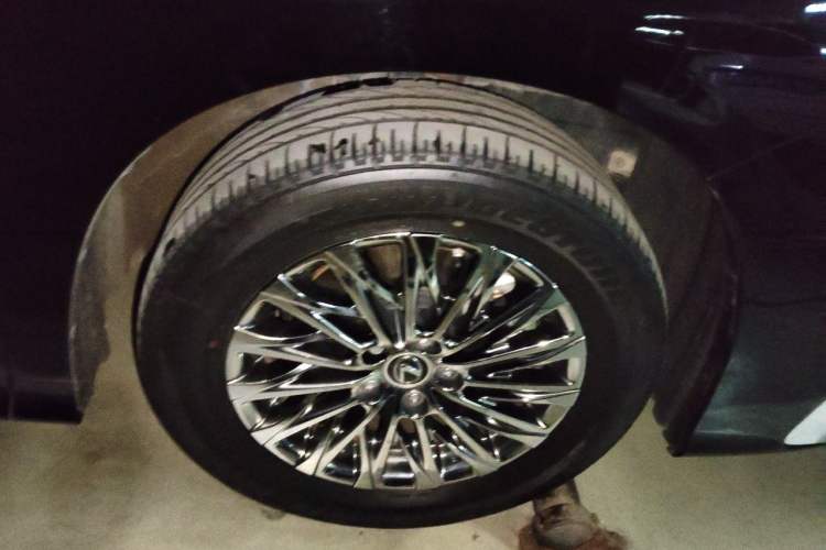 Used Lexus LM 2020 300h Seven-Seat Elegant Edition Right Front Wheel Hub