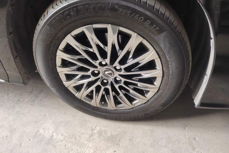Used Lexus LM 2020 300h Four-Seat Grand Edition Right Front Wheel Hub