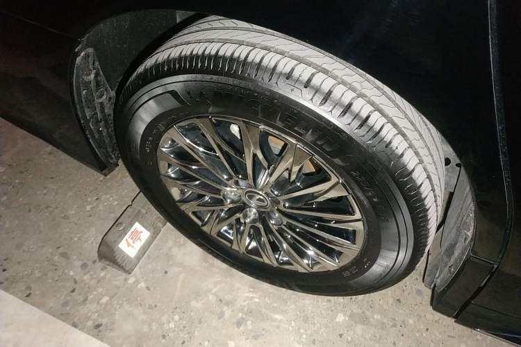 Used Lexus LM 2020 300h Four-Seat Grand Edition Right Rear Wheel Hub