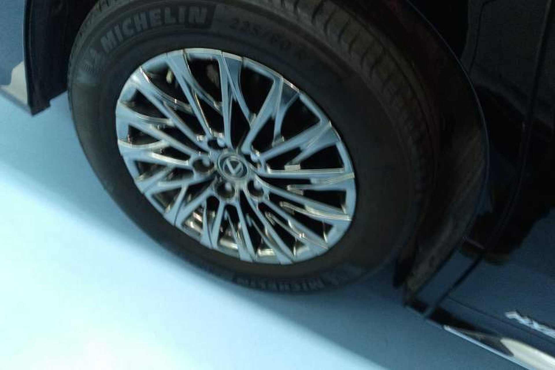 Used Lexus LM 2020 300h Seven-Seat Elegant Edition Right Rear Wheel Hub