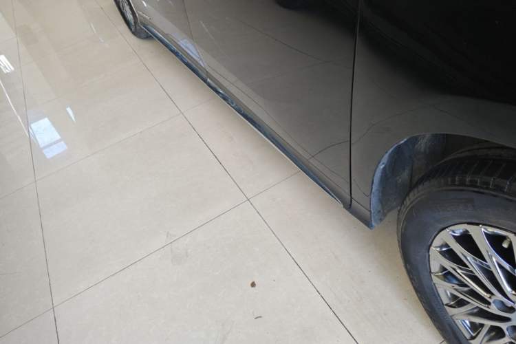 Used Lexus LM 2020 300h Seven-Seat Elegant Edition Right Side Sill