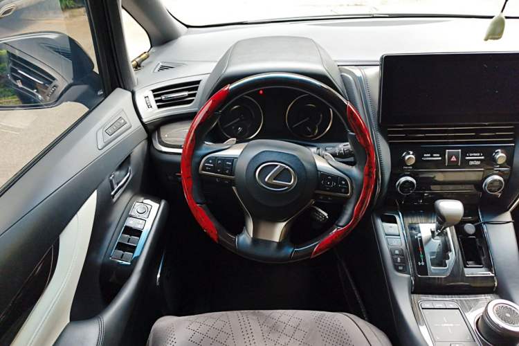 Used Lexus LM 2020 300h Seven-Seat Elegant Edition Steering Wheel