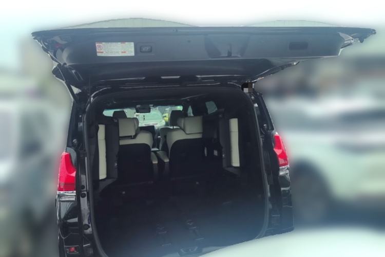 Used Lexus LM 2020 300h Seven-Seat Elegant Edition Trunk