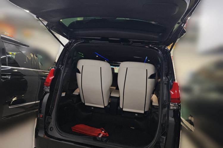 Used Lexus LM 2020 300h Seven-Seat Elegant Edition Trunk