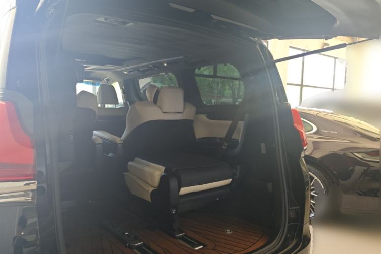 Used Lexus LM 2020 300h Seven-Seat Elegant Edition Trunk