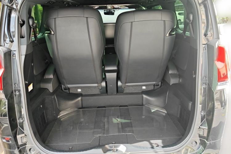 Used Lexus LM 2020 300h Four-Seat Grand Edition Trunk
