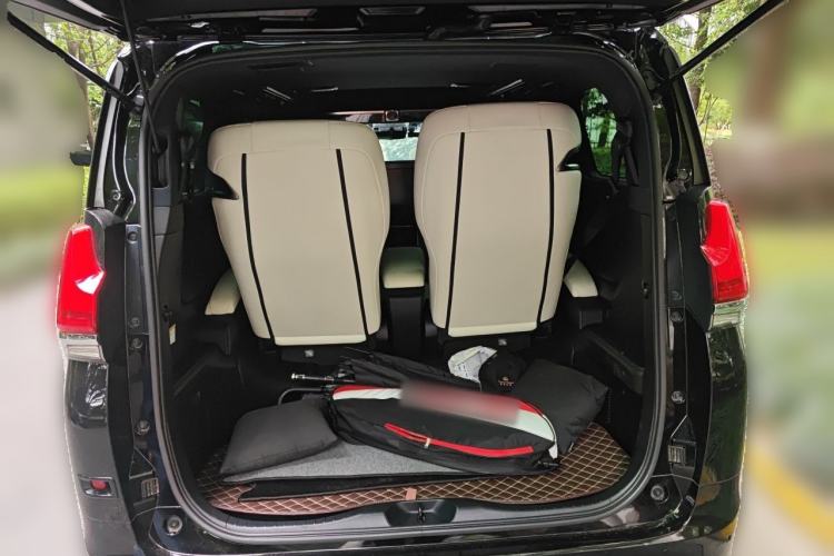 Used Lexus LM 2020 300h Four-Seat Grand Edition Trunk