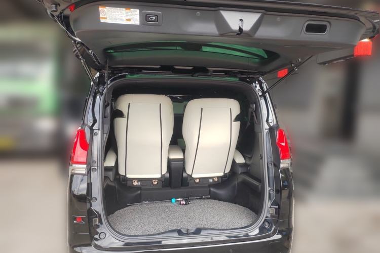 Used Lexus LM 2020 300h Four-Seat Grand Edition Trunk