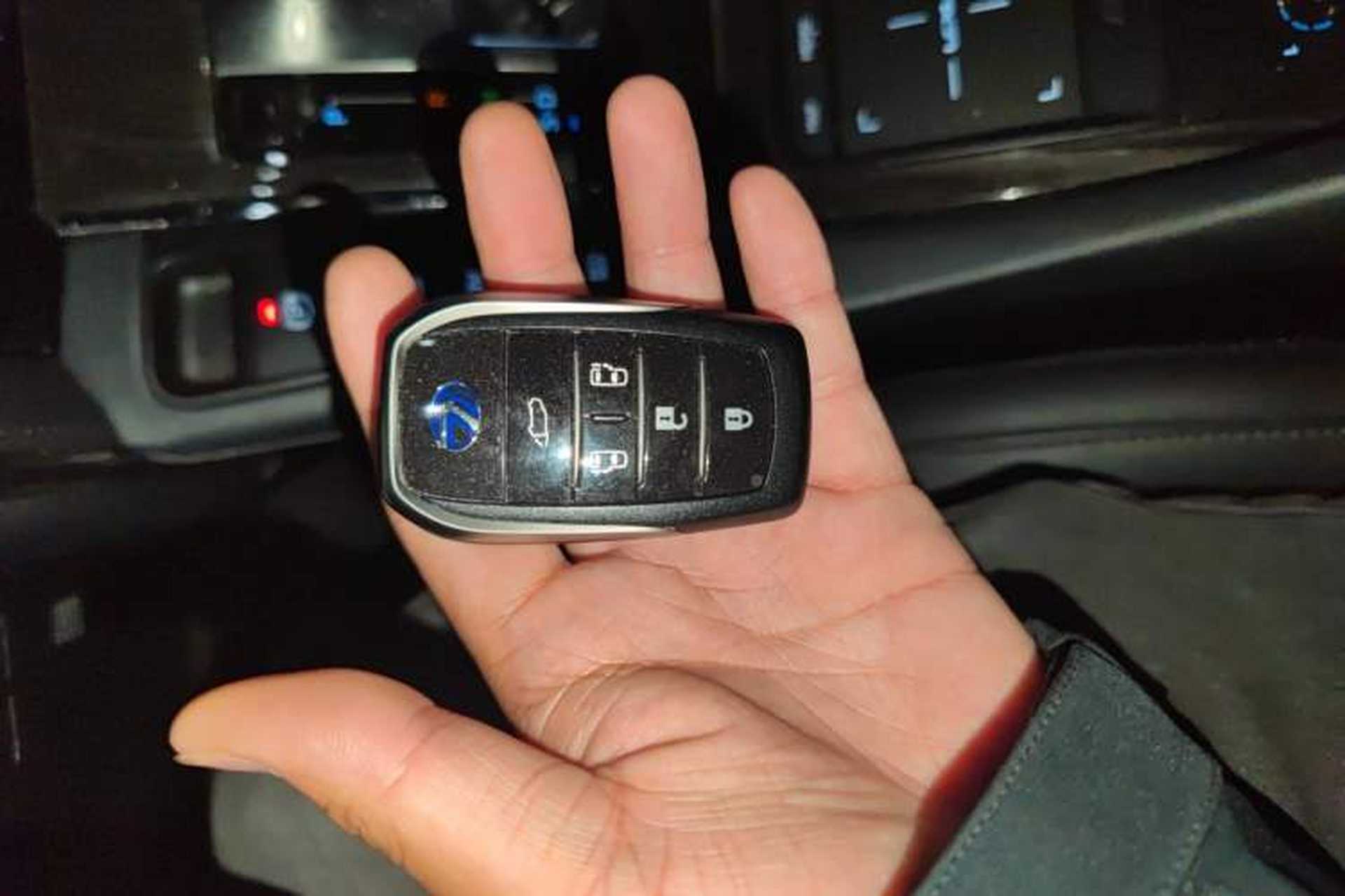 Used Lexus LM 2020 300h Seven-Seat Elegant Edition Vehicle Key