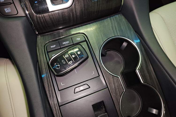 Used Lexus LM 2020 300h Seven-Seat Elegant Edition Vehicle Key