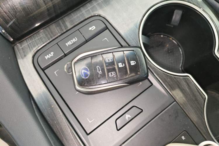 Used Lexus LM 2020 300h Seven-Seat Elegant Edition Vehicle Key