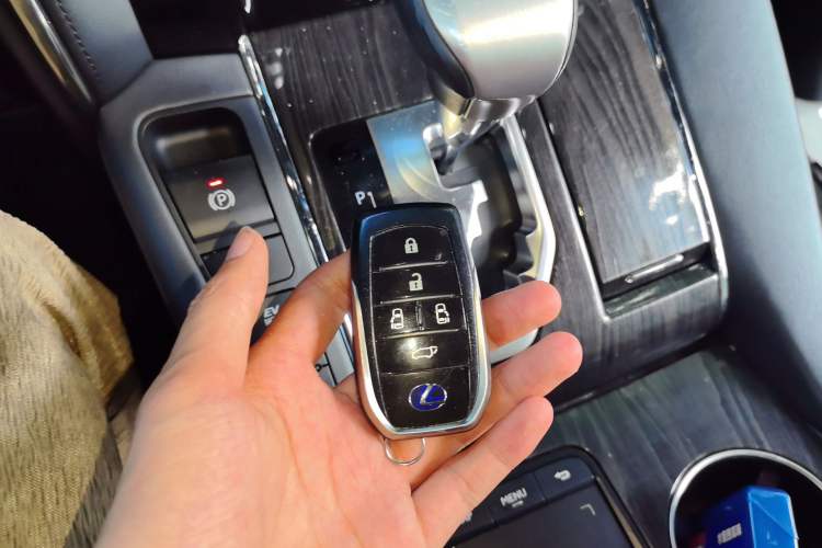 Used Lexus LM 2020 300h Seven-Seat Elegant Edition Vehicle Key