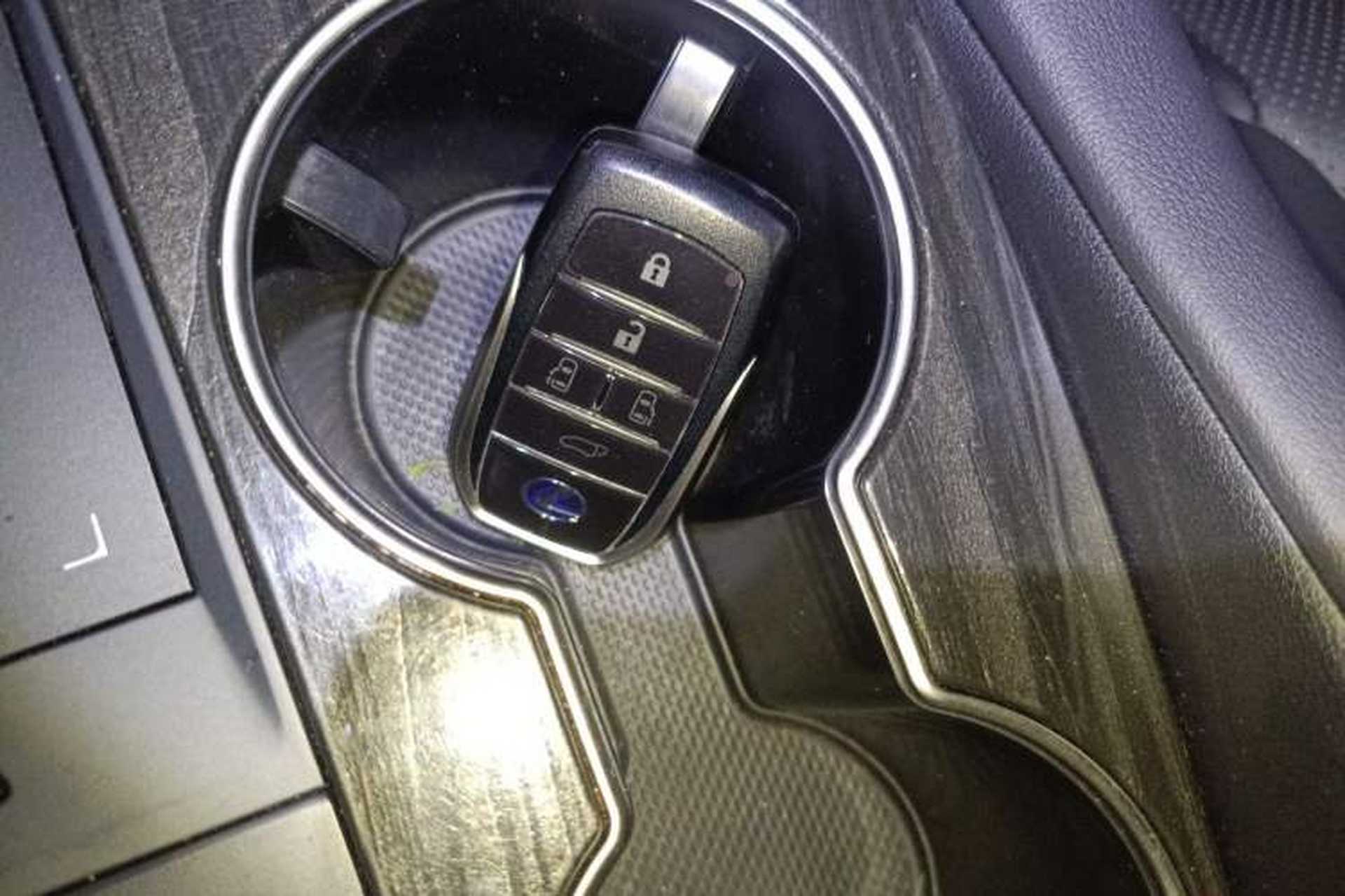 Used Lexus LM 2020 300h Seven-Seat Elegant Edition Vehicle Key