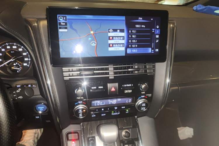 Used Lexus LM 2020 300h Four-Seat Grand Edition Audio And AC Panel