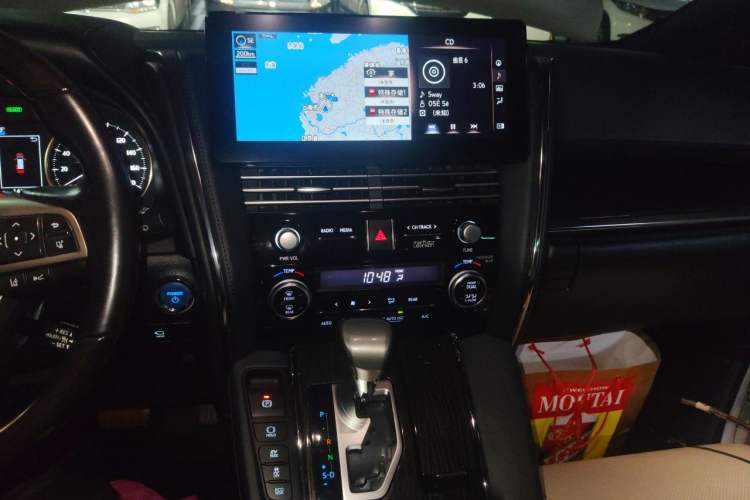 Used Lexus LM 2020 300h Seven-Seat Elegant Edition Audio And AC Panel